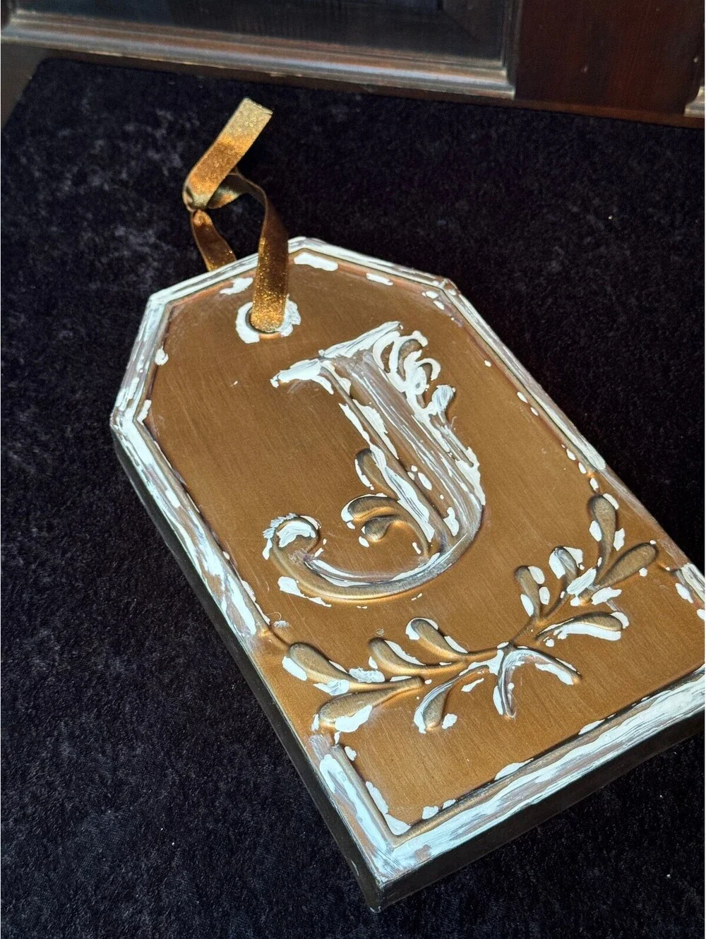 Decorative Wooden Garden Sign with Letter 'J' and Ribbon Hanger